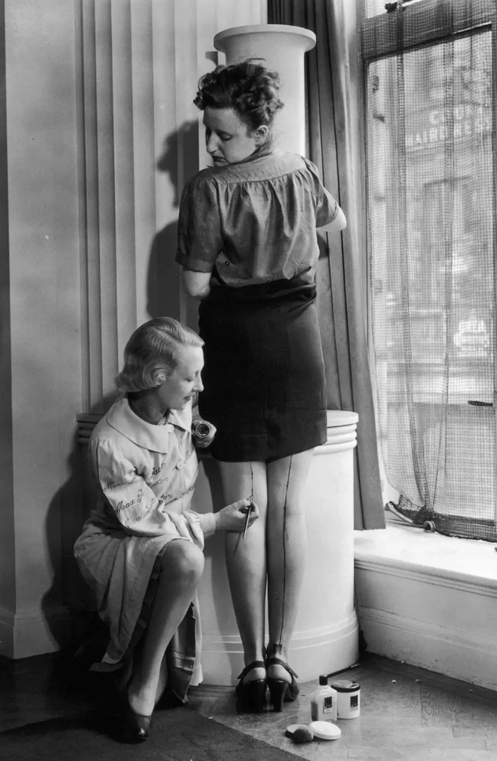 要求正牌女友给无缝衔接的道歉娱乐圈的三观跟着她的黑丝走是吧