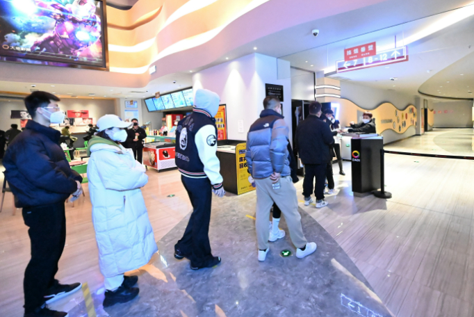 ▲在进入电影院时，每位观影者与电影院之间都建立了合同关系。图/IC Photo
