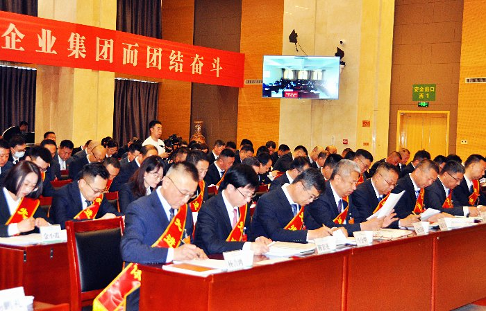 全面推进移交企业整合重组,投资近3亿元维修改造北京宁夏大厦,建设