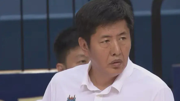赛后,山东男篮主教练丁伟出席了赛后发布会.