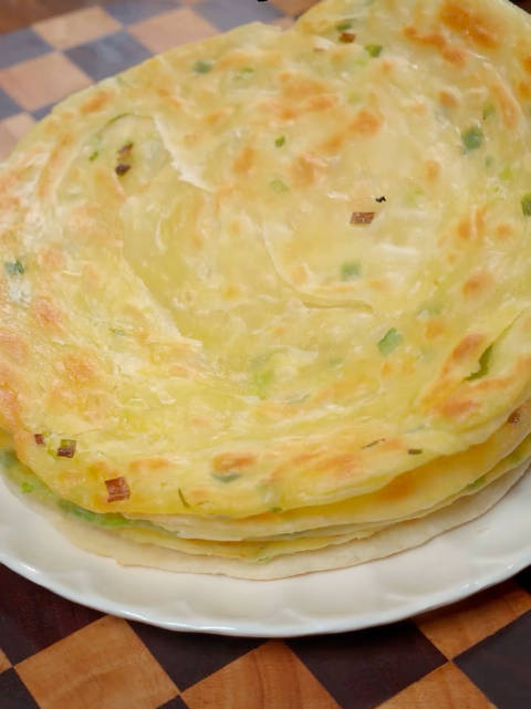 这样做的葱花饼外酥里软层次分明做给家人尝尝吧