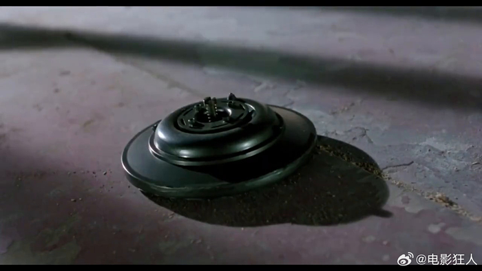 鼠胆张学友猜到特制地雷,李连杰是拆弹专家,现在只能听他的