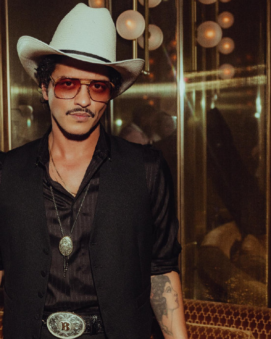 火星哥秀超型新照|bruno mars_新浪新闻