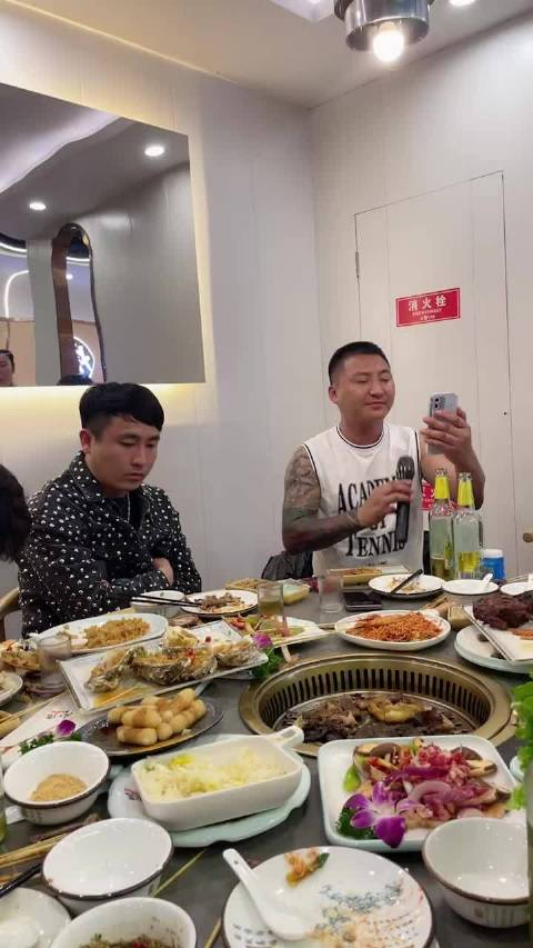 铁岭小辉唱二人转把散打听的云里雾里的