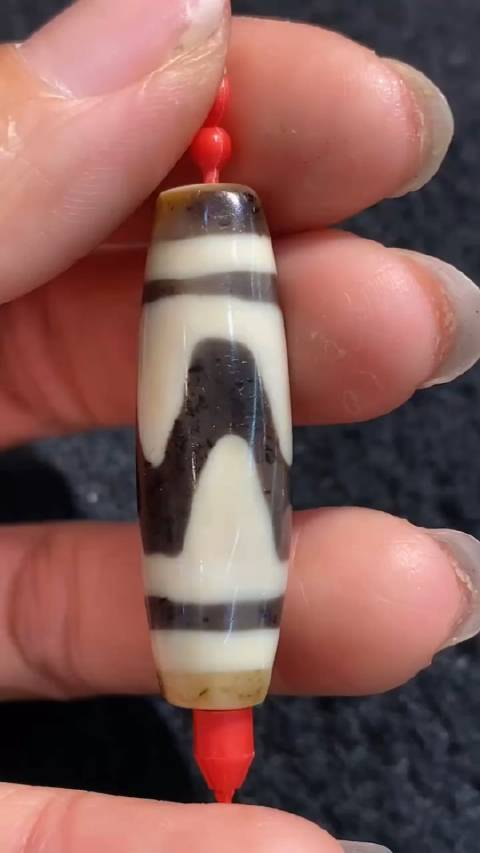 虎牙天珠1135mm左右品相完美风化细腻包浆油润微博艺术