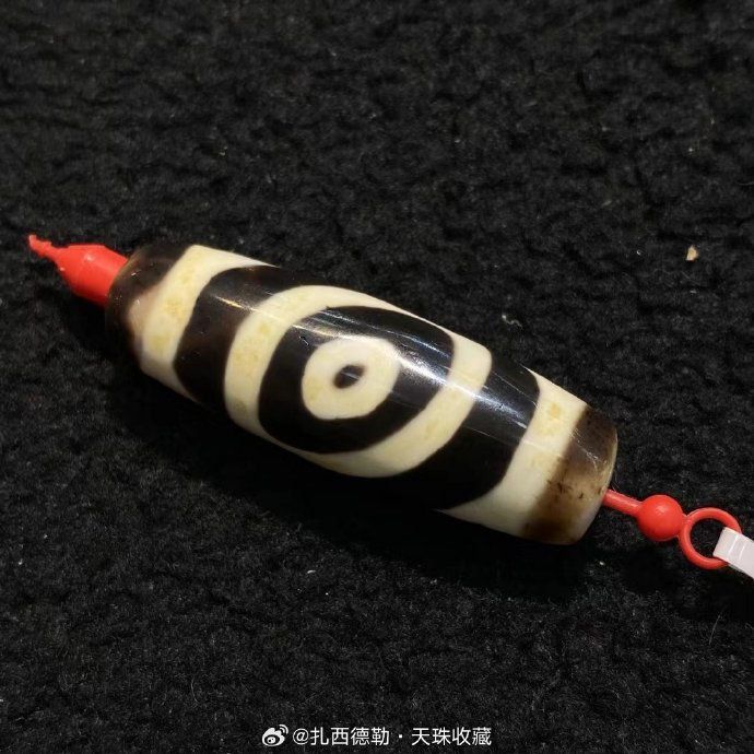 特殊一眼天珠,12×37mm左右,品相完美,风化细腻,包浆油润,@微博艺术