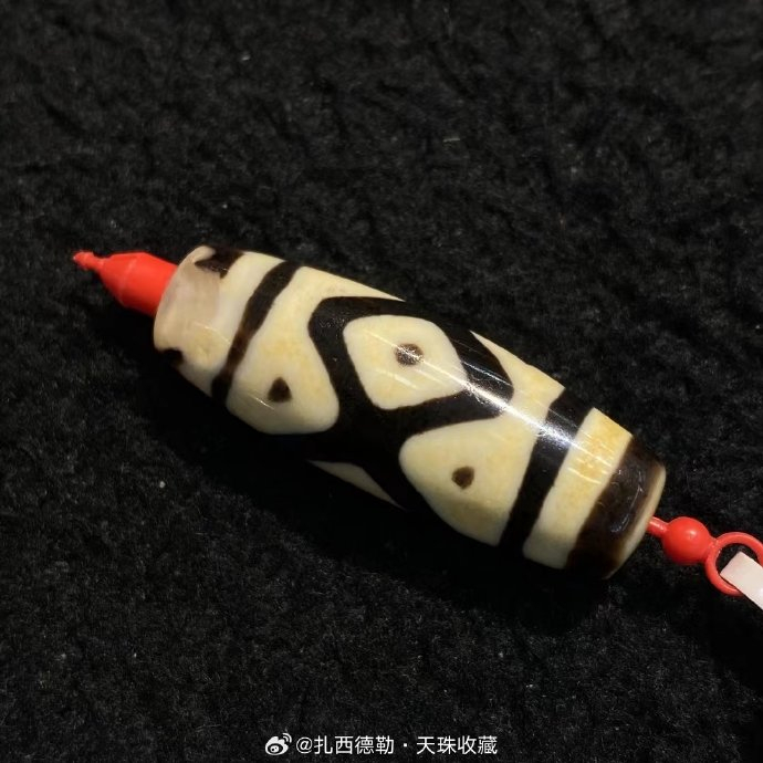 金刚三眼天珠,12×35mm左右,品相完美,风化细腻,包浆油润,@微博艺术