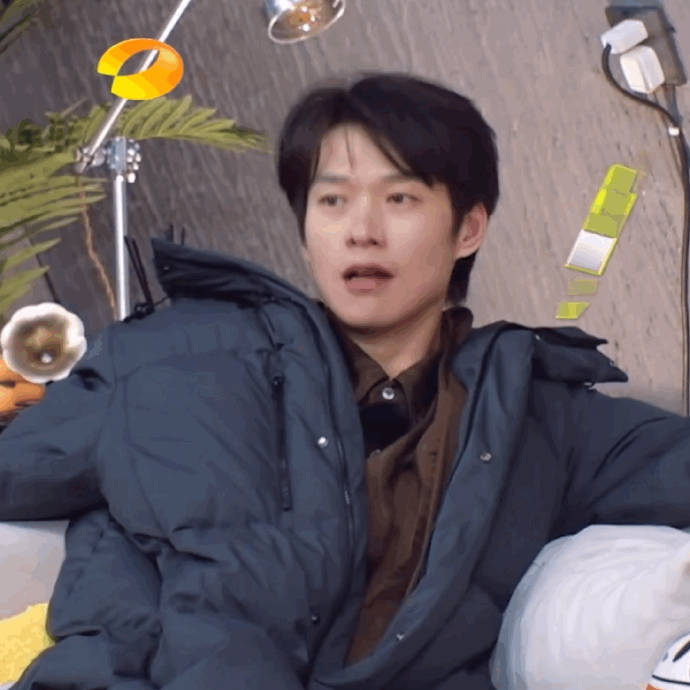 今晚里的帅气大勋花和ai导演画的具有男子气概的头像|魏大勋|我们仨