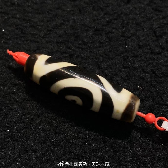 特殊一眼天珠,12×37mm左右,品相完美,风化细腻,包浆油润,@微博艺术