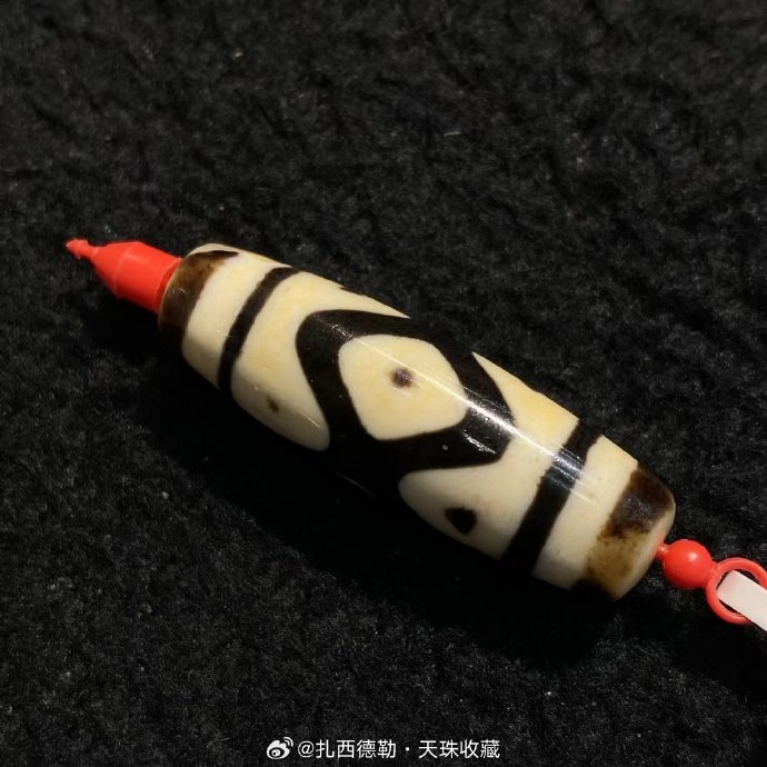 金刚三眼天珠,12×35mm左右,品相完美,风化细腻,包浆油润,@微博艺术