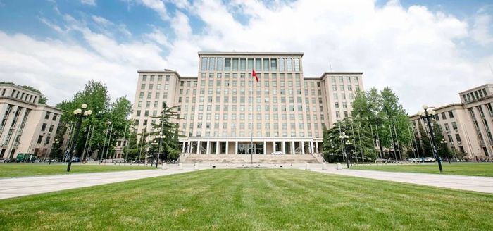 2015 年,清华大学化学系的一间实验室发生爆炸火灾事故,一名博士研究