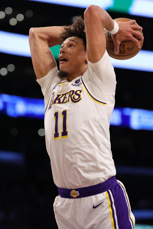 海斯5中3得到7分12板|安东尼·戴维斯|勇士|湖人_新浪新闻