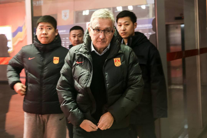 国足确定出征新加坡26人名单艾克森入选李可落选