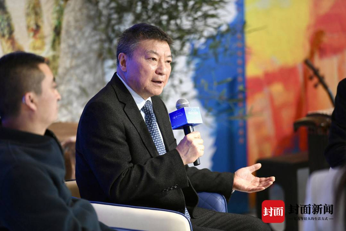 周志清在分享老龙头墓地考古成果时表示:"盐源老龙头墓地发掘始于2020