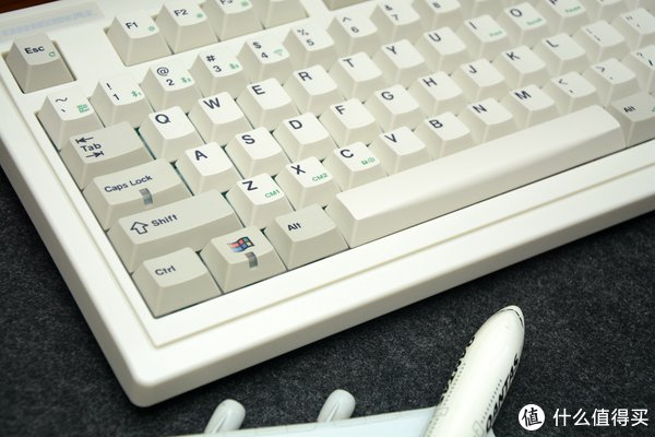 大爷的外观小伙的心腹灵og87复古灰三模机械键盘开箱