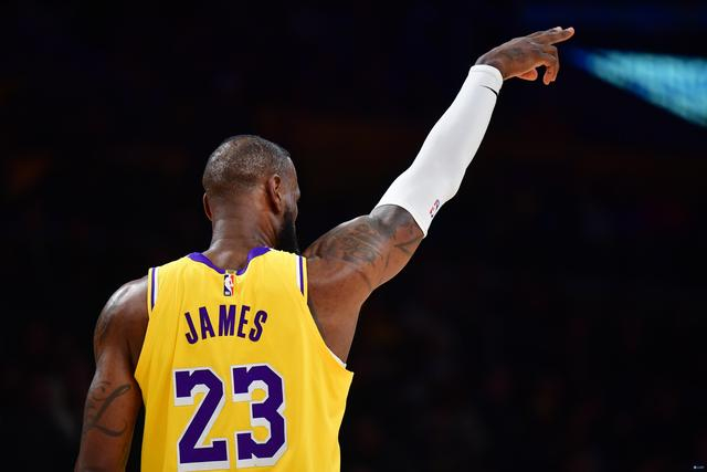 詹姆斯生涯20个单赛季总得分超1500 nba历史唯一|詹姆斯|湖人_新浪