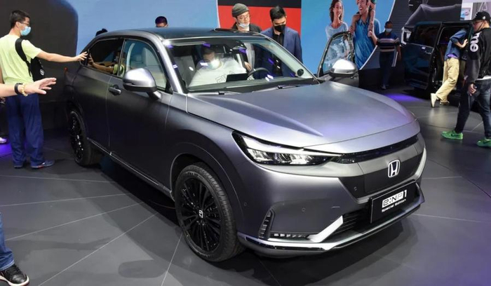 2023年,秦plus累计售出43.42万辆,超过轩逸的37.61万辆以及朗逸的34.