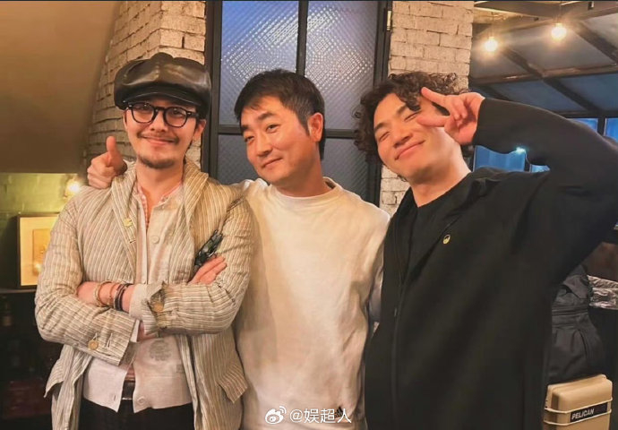 权志龙姜大声合影来啦!久违的两人…|权志龙|姜大声_新浪新闻