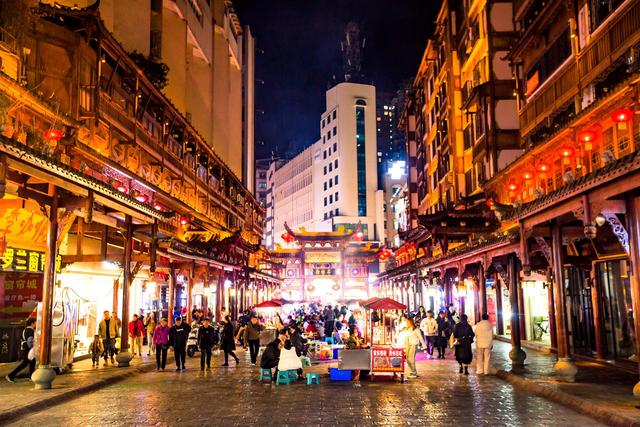 贵州都匀有一条石板街,已有600多年历史,夜色下仿佛回到明清|都匀