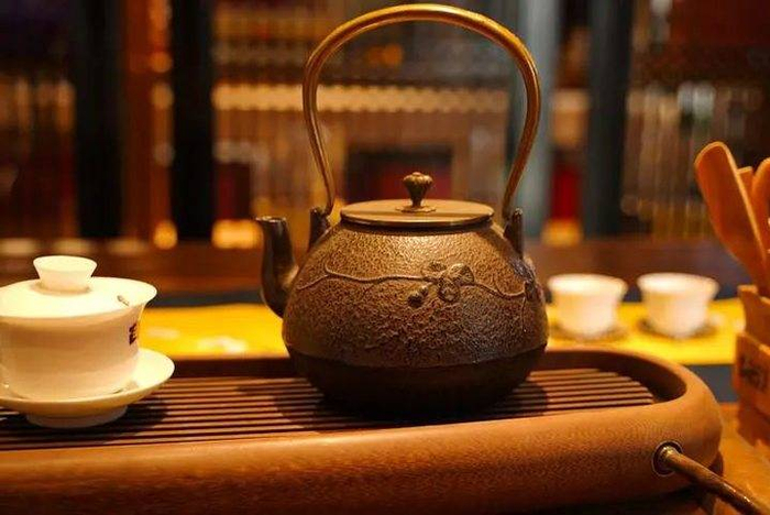 春暖花开适合品一壶好茶