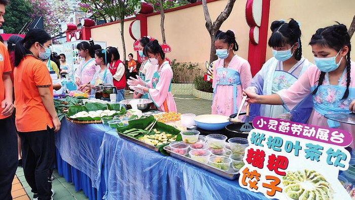     ▲南宁市燕子岭小学开展“跟着节气去劳动”：“小雪”节气劳动特色展示活动。