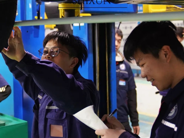 ▲广西机电技师学院学生在实训。