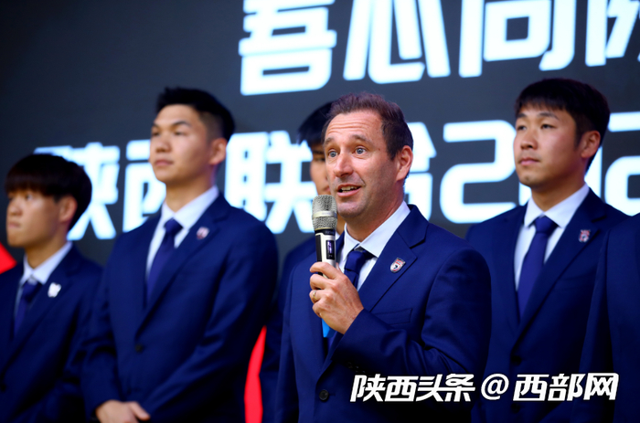 陕西联合主教练奥斯卡。