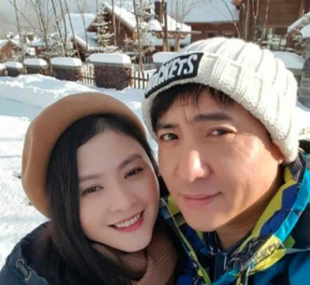 沈腾结婚8周年与妻儿温馨同框,5岁帅儿子变小胖墩,岳