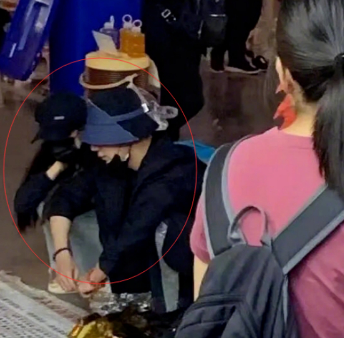 狗仔还说,夏之光钟丽丽身后还跟着几位长辈,疑似已经见家长了.