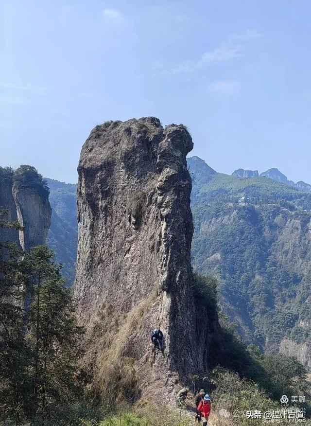 揽牛山位于乐清淡溪,怪石奇岩,壁立千仞,有着"小九华山"的美誉.
