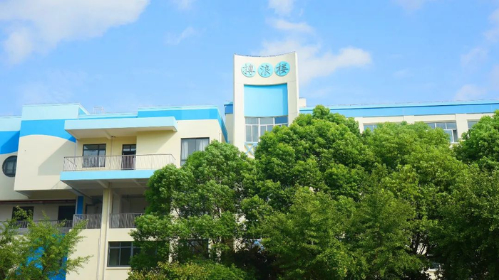 融合推进五育并举,借助上海足协之力,联合打造七宝二中校园足球特色