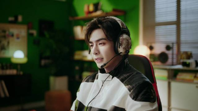 宋威龙爆改电竞选手从今天起大家都是宋威龙盖章认证的帅哥了顺便听说