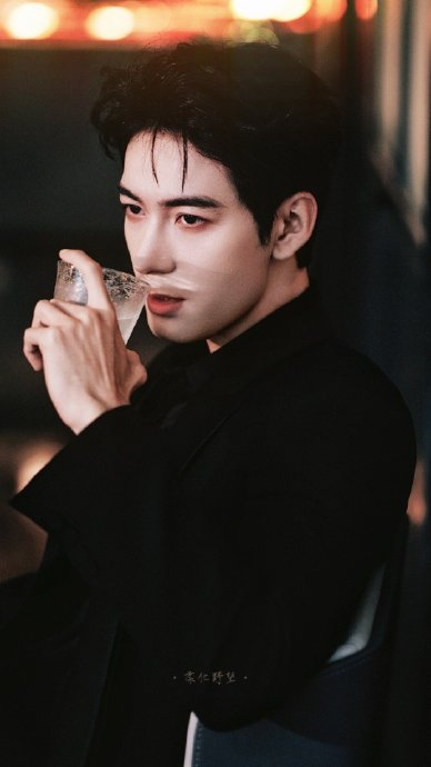 陈星旭——一个脸,身材,音色,演技全部免检的男人90浓眉大眼剑眉星