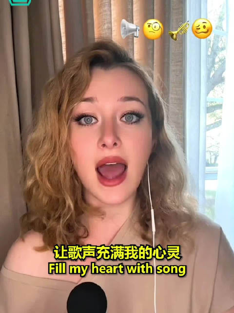 歌手小姐姐按不同的emoji表情丝滑变声唱flymetothemoon