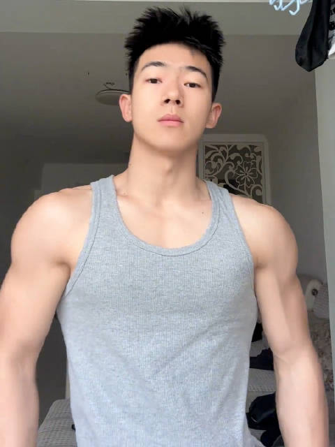 宽肩窄腰武汉男大