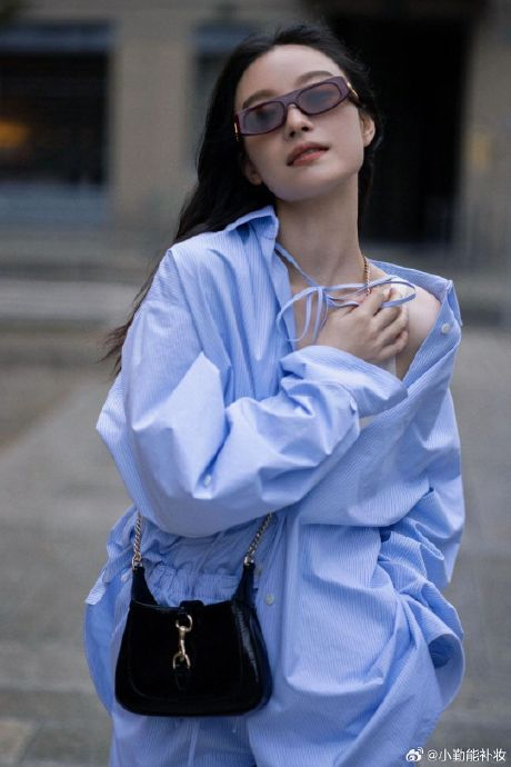 倪妮轻松时髦,新中式搭配惊艳|倪妮_新浪新闻