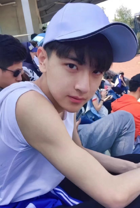 林一学生时期旧照,很典型校草长相,清爽干净尊嘟好帅!