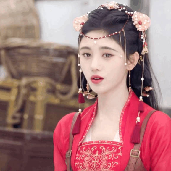 鞠婧祎半永久妆容之前也挺好看啊…|鞠婧祎|妆容|丝绒裙_新浪新闻
