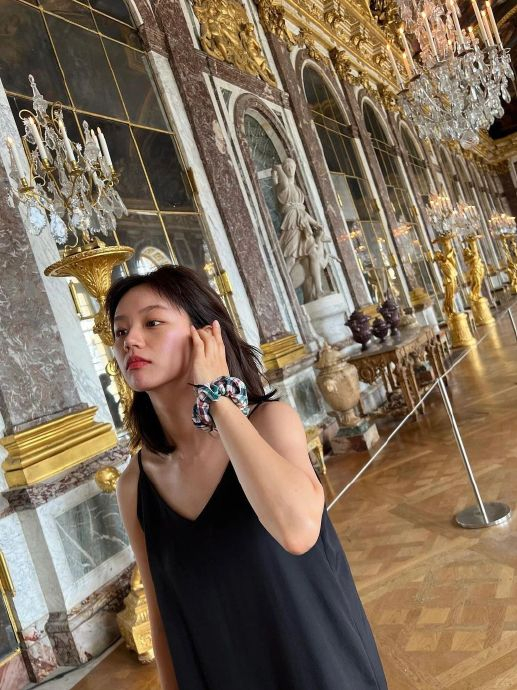 惠利呀 以后多拍些大笑的照片吧 去年有被惠利各种素颜旅行照震撼到