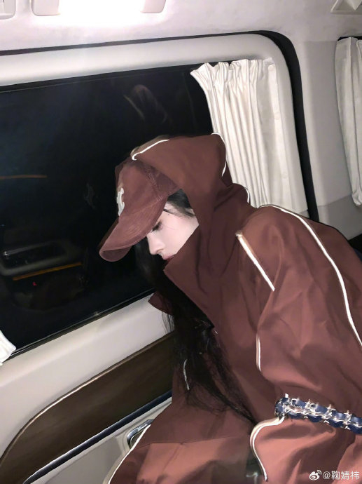 啊啊啊啊姐姐好美啊 这个戳脸好可爱哦 爱了爱了|鞠婧祎_新浪新闻