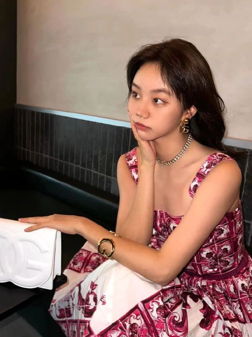 惠利呀 以后多拍些大笑的照片吧 去年有被惠利各种素颜旅行照震撼到