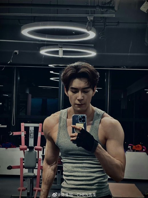 陈星旭——一个脸,身材,音色,演技全部免检的男人90浓眉大眼剑眉星