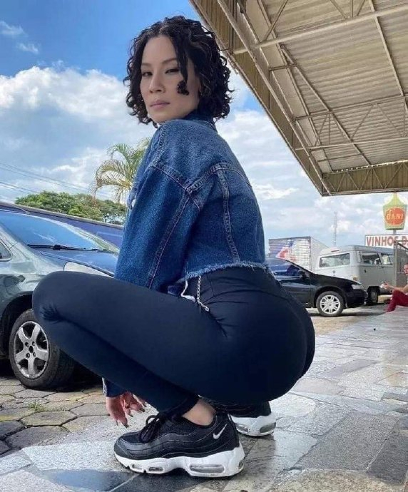 55岁的 lucy liu 身材还是保持的这么辣!|身材_新浪新闻