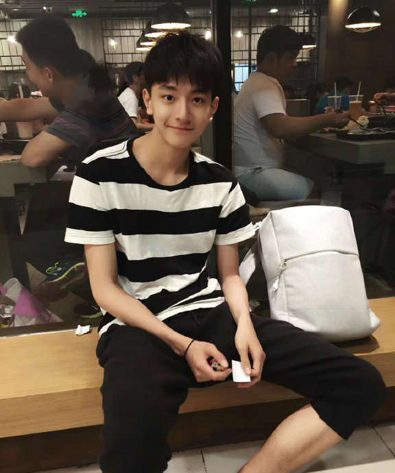 林一学生时期旧照,很典型校草长相,清爽干净尊嘟好帅!