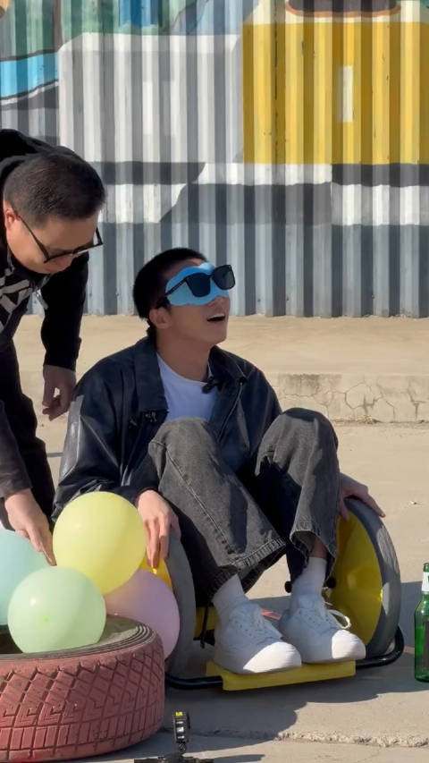 阎鹤祥现场指挥孙天宇被吓到灵魂出走的一天网剧飞驰人生