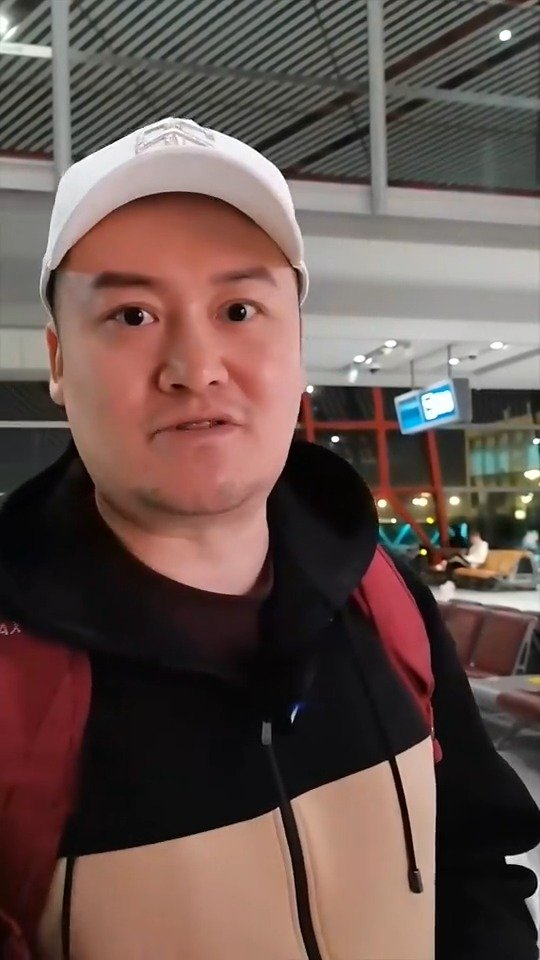 央视解说员贺炜在社媒晒出了他跟队国足的独白