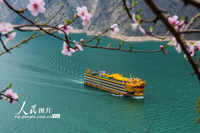 湖北秭归春满三峡