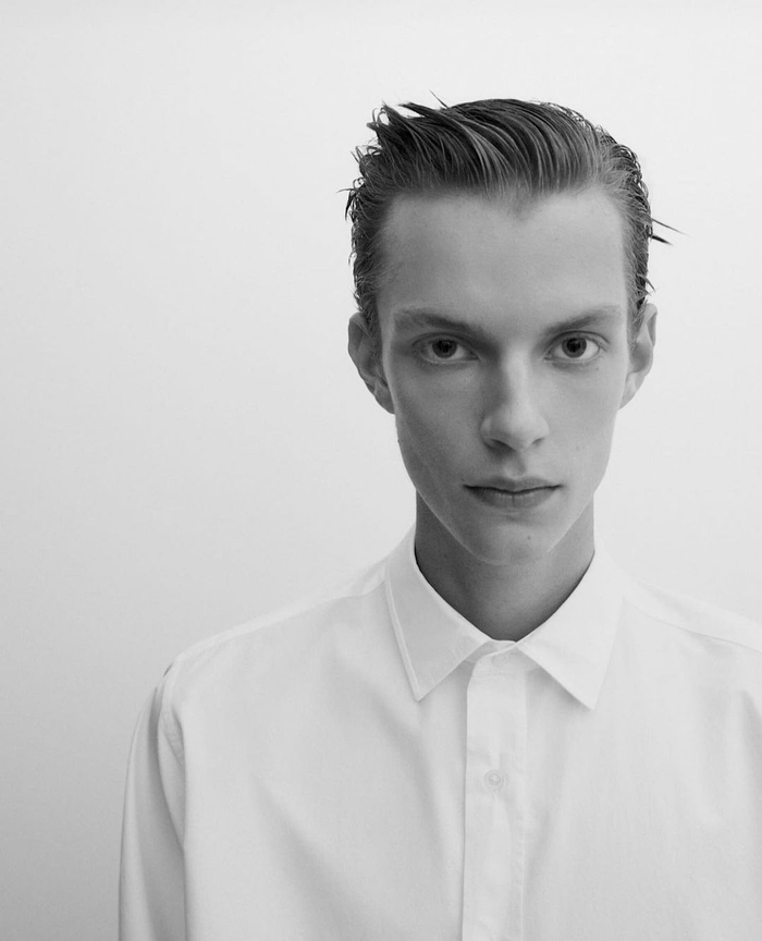 原来t台下的男模们反差这么大啊