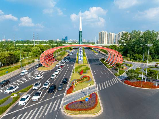 12000名跑友奔跑在"最美赛道"1957年11月24日,江宁诞生了新中国的第一