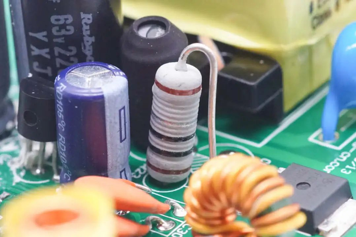 线绕电阻用于检测输出电流.lm358双运放用于检测输出电流.
